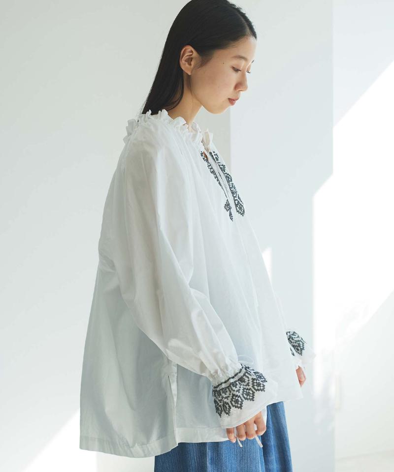 ○刺繍ギャザーブラウス（cardo fabrica）