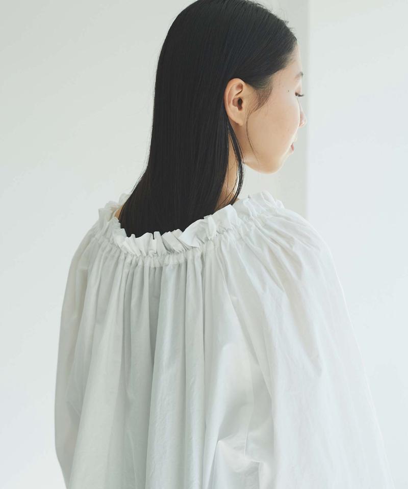 ○刺繍ギャザーブラウス（cardo fabrica）