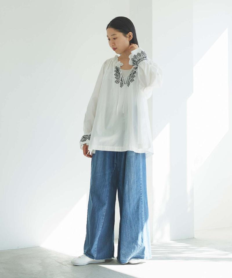 ○刺繍ギャザーブラウス（cardo fabrica）