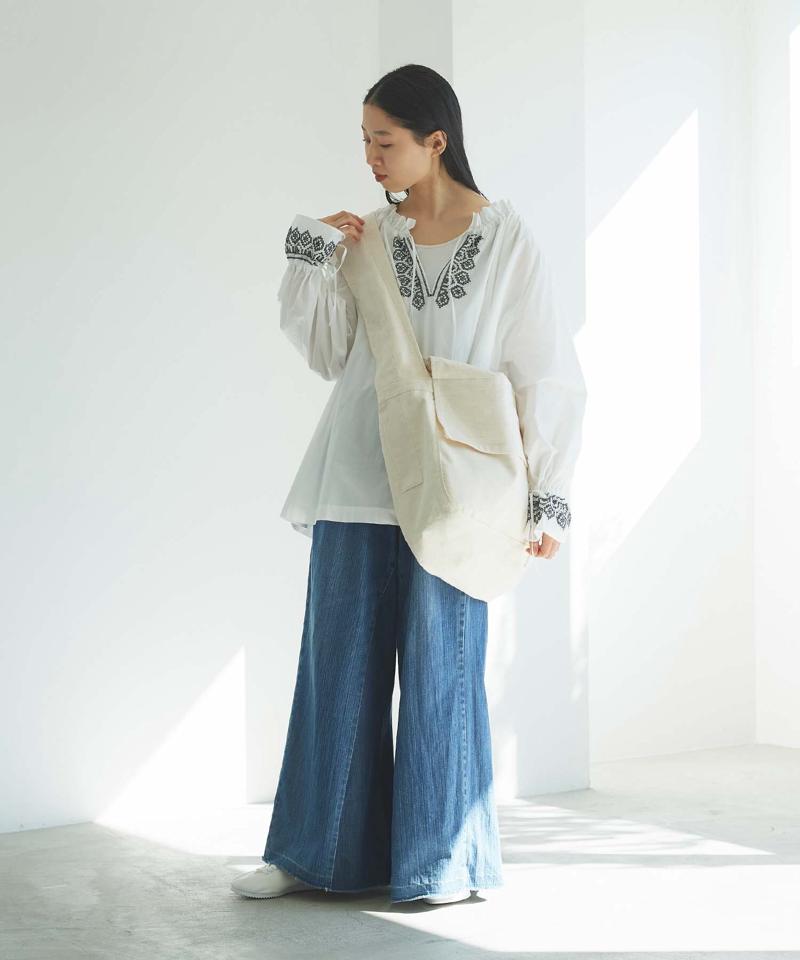 ○刺繍ギャザーブラウス（cardo fabrica）