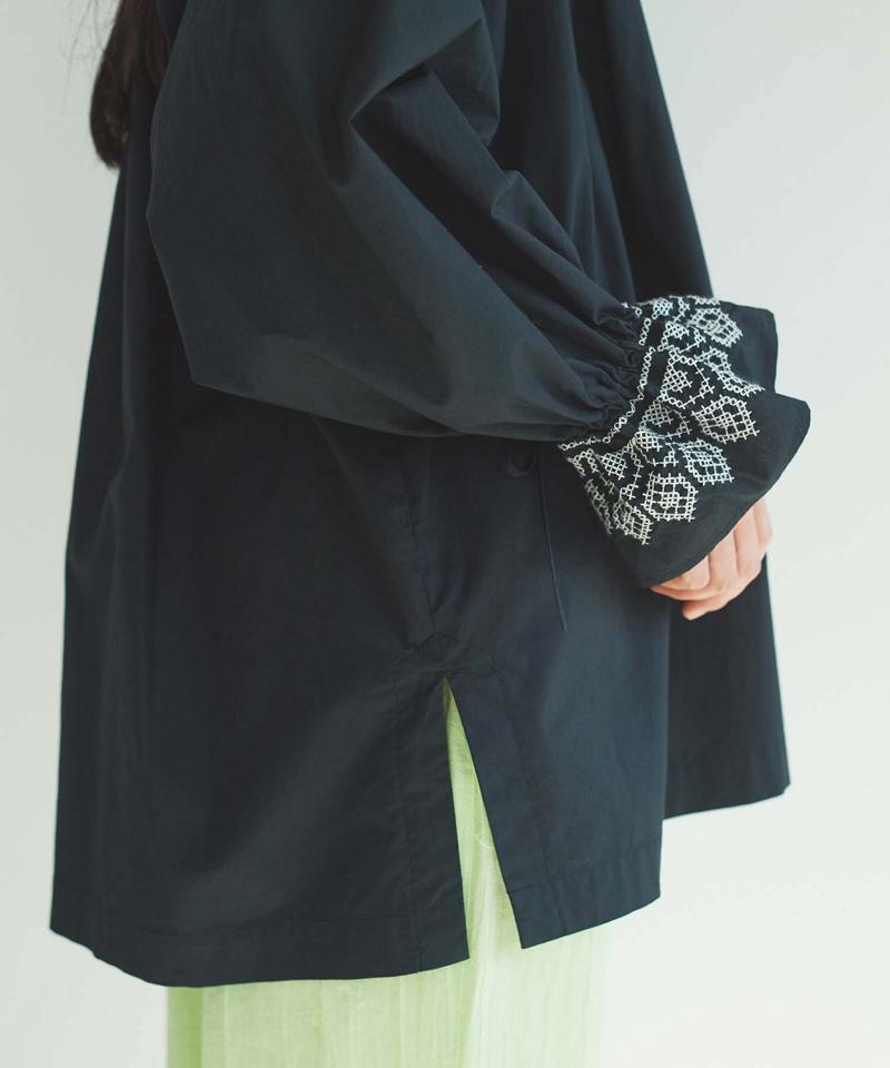 ○刺繍ギャザーブラウス（cardo fabrica）