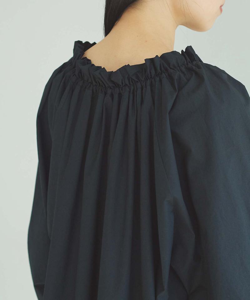○刺繍ギャザーブラウス（cardo fabrica）