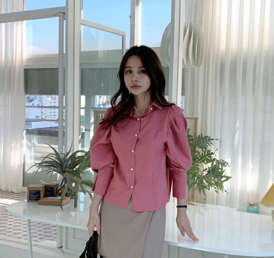 2WAYパール調ボタンパフブラウス・全3色・t71094 レディース 【bl】トップス ブラウス 長袖 パフスリーブ パフ袖 パールボタン 前後着用自由 ロングカフス 襟コンシャス 上品 大人 秋 冬 韓国ファッション ハイホリHIHOLLI