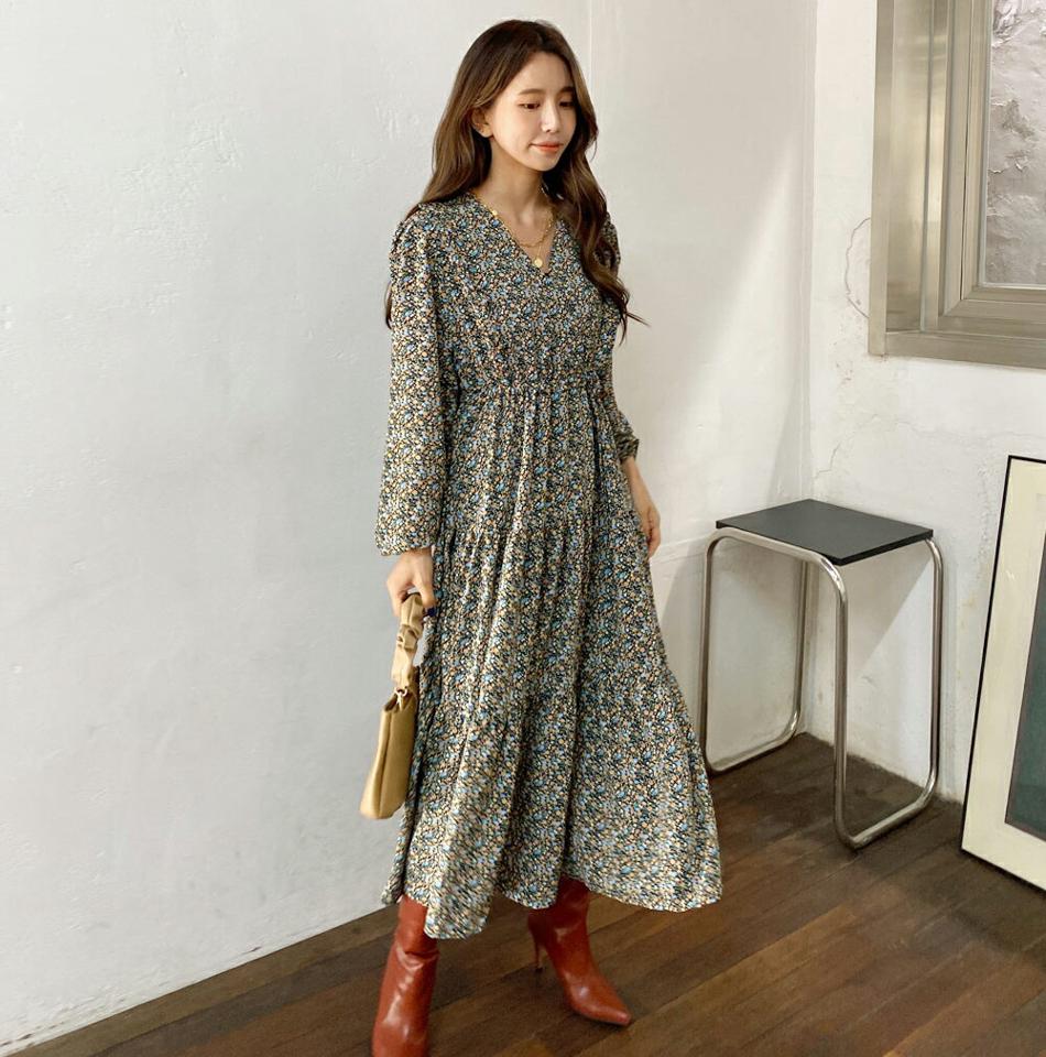 フローラルティアードワンピース・全2色・b65912 レディース 【ops】韓国ファッション ワンピース ロング ロングワンピース 長袖 Vネック 小花柄 花柄フローラル ティアード ロング丈 シンプル 体型カバー カジュアル フェミニン 秋 冬