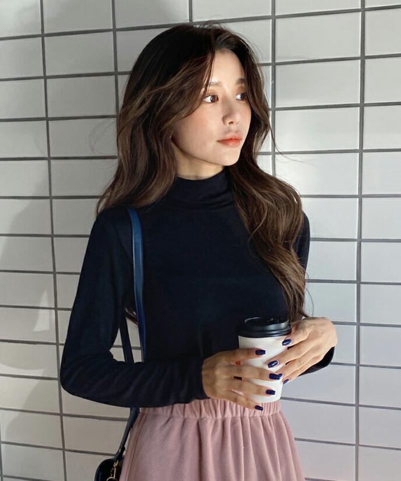 タートルネックTシャツ・全5色・t65901 レディース 【tops】韓国ファッション トップス Tシャツ 大人 長袖 タートルネック ストレート 異素材 無地 ベーシック シンプル 体型カバー フェミニン カジュアル 秋 冬