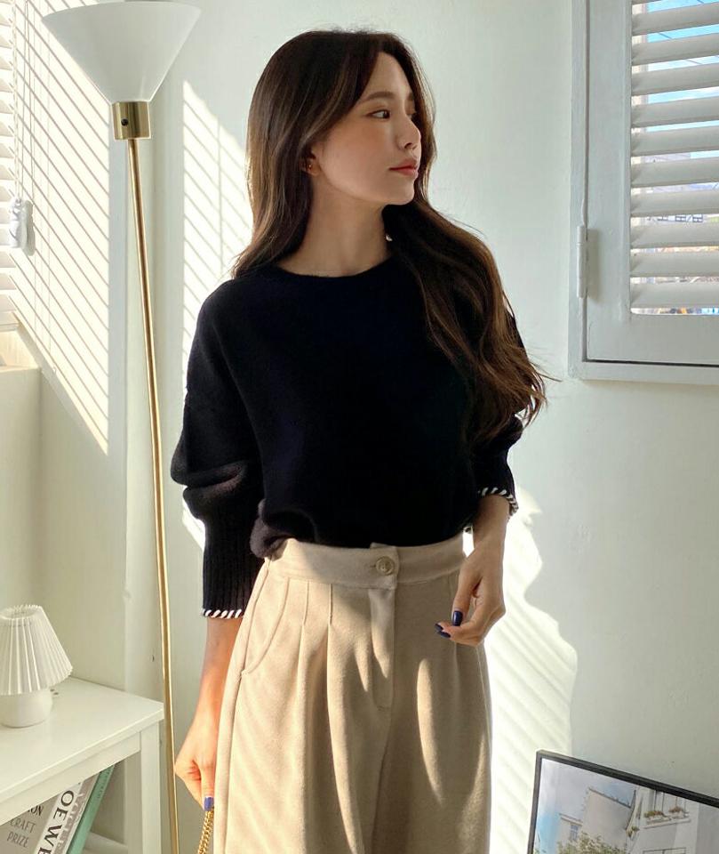 ビッグリボンブローチ付ニット・全1色・t65881 レディース 【tops】韓国ファッション トップス ニット 大人 長袖 ラウンドネック ビッグリボン ブローチ付 ドロップショルダー シンプル ルーズ 体型カバー フェミニン カジュアル 高級感 秋 冬