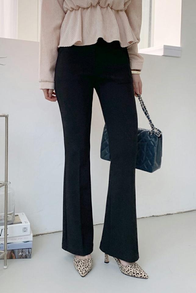 裏起毛セミフレアスラックスパンツ・全2色・t00430 レディース 【pt】スラックス パンツ ズボン ロングパンツ フレアパンツ 裏起毛 単色 無地 シンプル ベーシック 大人 きれいめ スリム 大人 冬 韓国ファッション ハイホリHIHOLLI