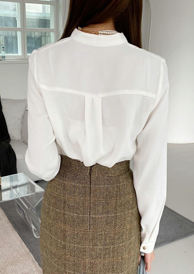 Vネックゴールドボタンブラウス・全3色・b00405 レディース 【bl】トップス ブラウス 長袖 ゴールドボタン Vネック 単色 無地 シンプル 大人 オフィスカジュアル バンドカラー 秋 冬 韓国ファッション ハイホリHIHOLLI