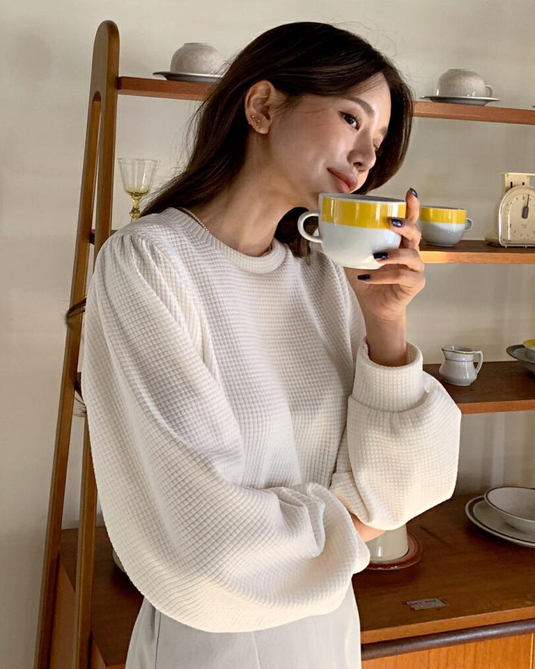 ワッフルラウンドTシャツ・全3色・t63251 レディース 【tops】韓国ファッション トップス Tシャツ 大人 長袖 ラウンドネック ワッフル生地 ギャザー 単色 シンプル 体型カバー フェミニン カジュアル デイリー ガーリー 秋 冬
