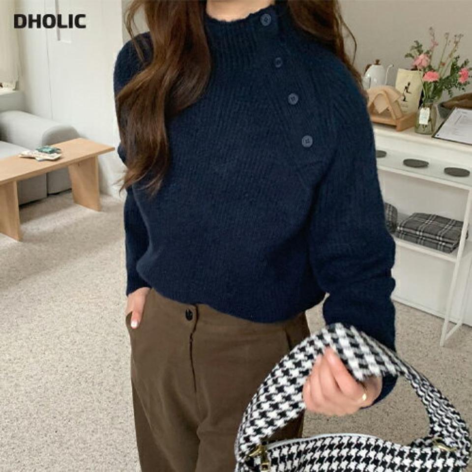 ダイアゴナルボタンハーフネックニット・全3色・t65748 レディース 【tops】韓国ファッション トップス ニット 大人 長袖 ハーフネック ダイアゴナル ボタン ラグランスリーブ モダン 無地 シンプル フェミニン 高級感 秋 冬