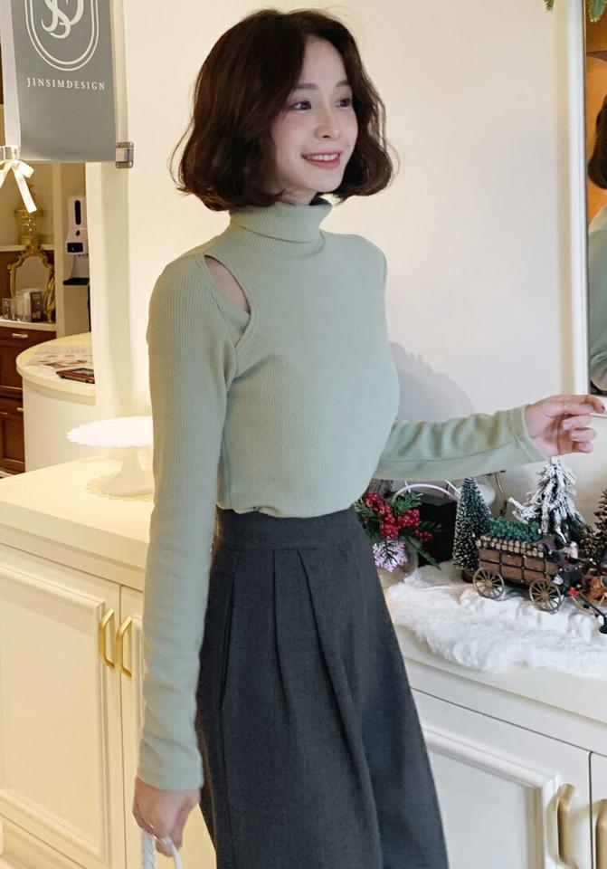 【LUCKY PRICE】ショルダースリットタートルネックTシャツ・全3色・t65779 レディース 【tops】韓国ファッション トップス Tシャツ 大人 長袖 タートルネック ショルダースリット スリム 異素材 無地 シンプル 体型カバー フェミニン カジュアル 秋 冬 セール