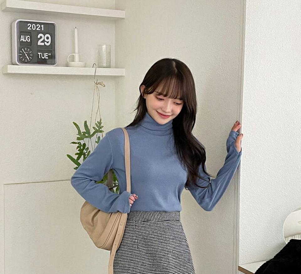 タートルネックフィンガーホールTシャツ・全5色・t01588 レディース 【tops】韓国ファッション トップス Tシャツ 長袖 タートルネック フィンガーホール スリム 異素材 無地 シンプル フェミニン 体型カバー ガーリー カジュアル 秋 冬 NIJU