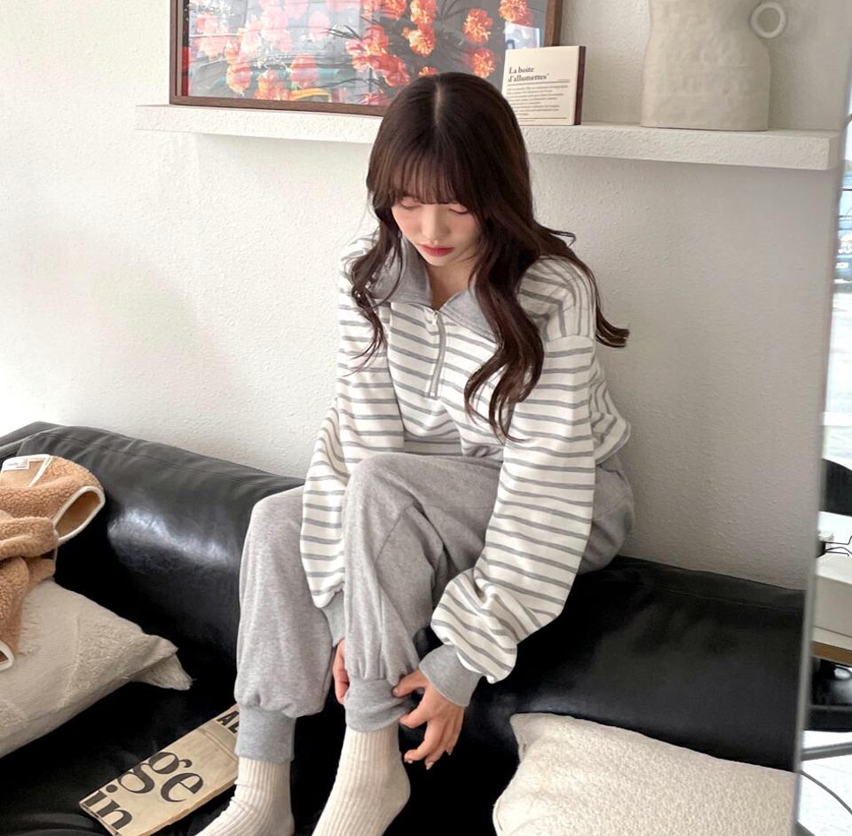 裏起毛ボーダーハーフジップスウェット&ジョガーパンツSET・全2色・b01604 レディース 【pt】韓国ファッション ボトムス パンツ スウェット セットアップ 長袖 裏起毛 ボーダー ハーフジップ ジョガーパンツ シンプル 体型カバー カジュアル 秋 冬 NIJU