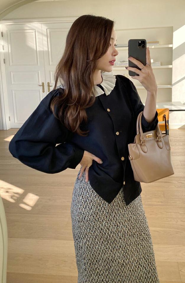 2WAYラウンドフリルカラーブラウス・全1色・t71212 レディース 【bl】トップス ブラウス 長袖 フリルネック フリル 襟 前後着用自由 フェミニン ゴールドボタン 襟コン パフスリーブ パフ袖 大人 かわいい 可愛い 秋 冬 韓国ファッション ハイホリHIHOLLI