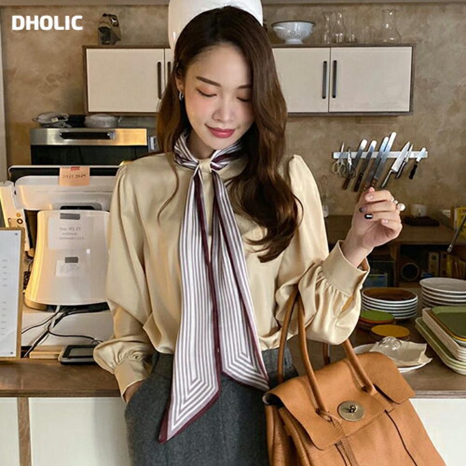 柄スカーフ付パフブラウス・全3色・b71213 レディース 【bl】トップス ブラウス 長袖 パフスリーブ パフ袖 スカーフ 大人 きれいめ ハーフネック 上品 高級感 パールボタン 秋 冬 韓国ファッション ハイホリHIHOLLI