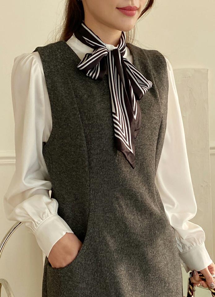 柄スカーフ付パフブラウス・全3色・b71213 レディース 【bl】トップス ブラウス 長袖 パフスリーブ パフ袖 スカーフ 大人 きれいめ ハーフネック 上品 高級感 パールボタン 秋 冬 韓国ファッション ハイホリHIHOLLI