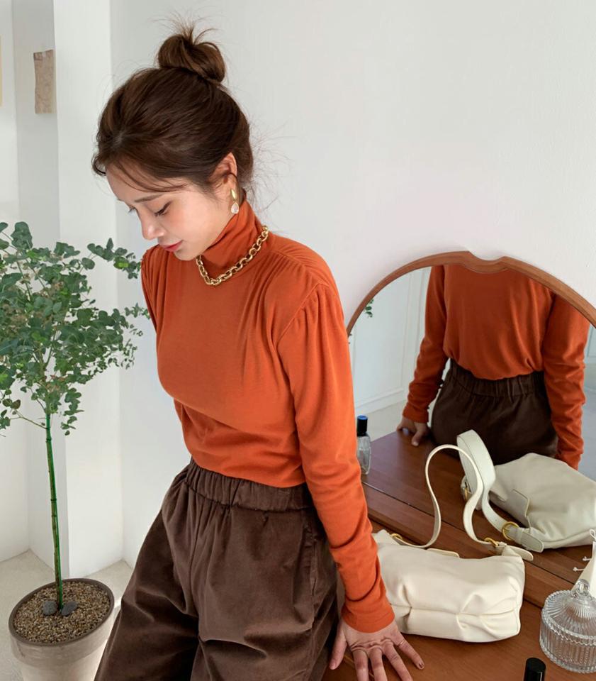 裏起毛ショルダーギャザーハイネックTシャツ・全3色・t66311 レディース 【tops】韓国ファッション トップス Tシャツ 大人 長袖 ハイネック 裏起毛 ショルダーギャザー シャーリング 無地 シンプル フェミニン ハロウィン オレンジ カジュアル 秋 冬