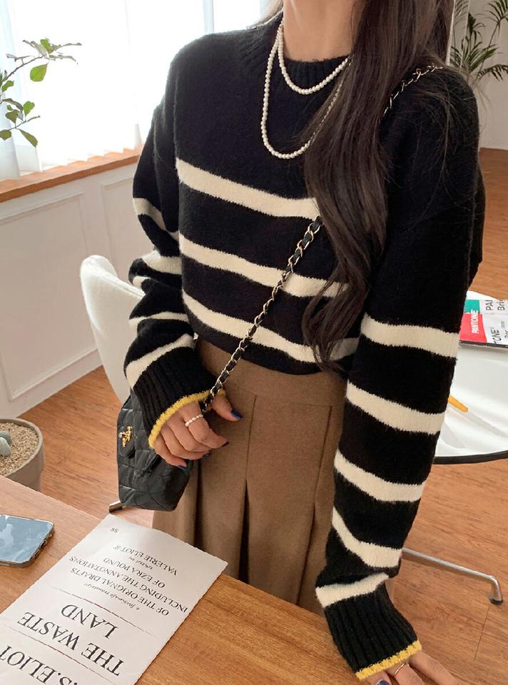 即日配送 ボーダーコントラストニット・全2色・b66316 レディース 【tops】韓国ファッション トップス ニット 大人 長袖 ラウンドネック ボーダー コントラスト シンプル ドロップショルダー ルーズ 体型カバー フェミニン カジュアル デイリー 秋 冬