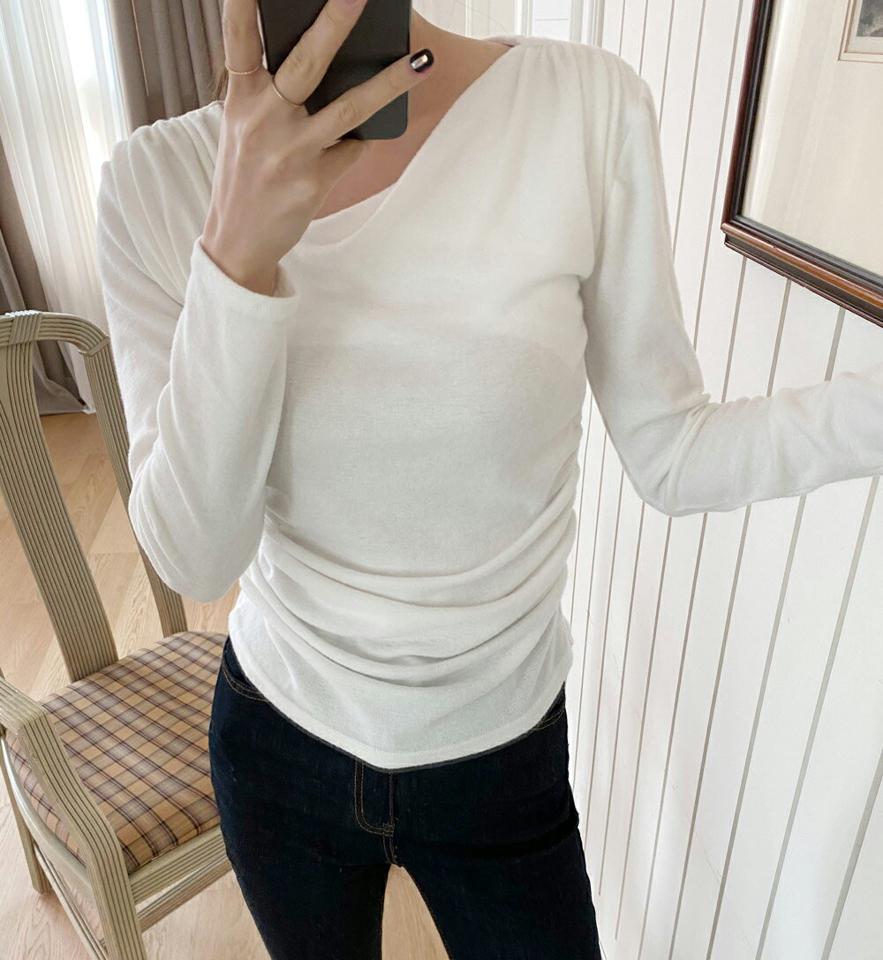 アンバランスネックシャーリングTシャツ・全4色・t71286 レディース 【tops】トップス Tシャツ 長袖 シャーリング アンバランス デコルテ 鎖骨 単色 シンプル 無地 大人 Vネック 秋 冬 韓国ファッション ハイホリHIHOLLI