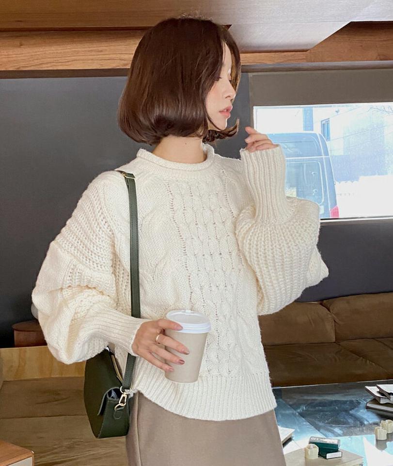 ロールネックケーブルニット・全3色・b65931 レディース 【tops】韓国ファッション トップス ニット 大人 長袖 ロールネック ドロップショルダー ケーブル編み リブ シンプル ルーズ フェミニン カジュアル 骨格ナチュラル ざっくり 肉厚 秋 冬