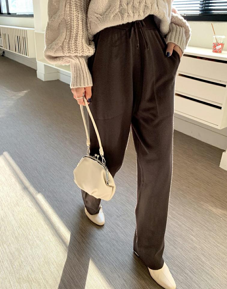 カシミヤ混ニットパンツ・全3色・b65950 レディース 【pt】韓国ファッション ボトムス ロング ロングパンツ カシミヤ混 レーヨン混 ニットパンツ ワイド ストレート ウエストゴム 無地 シンプル 体型カバー カジュアル フェミニン 秋 冬