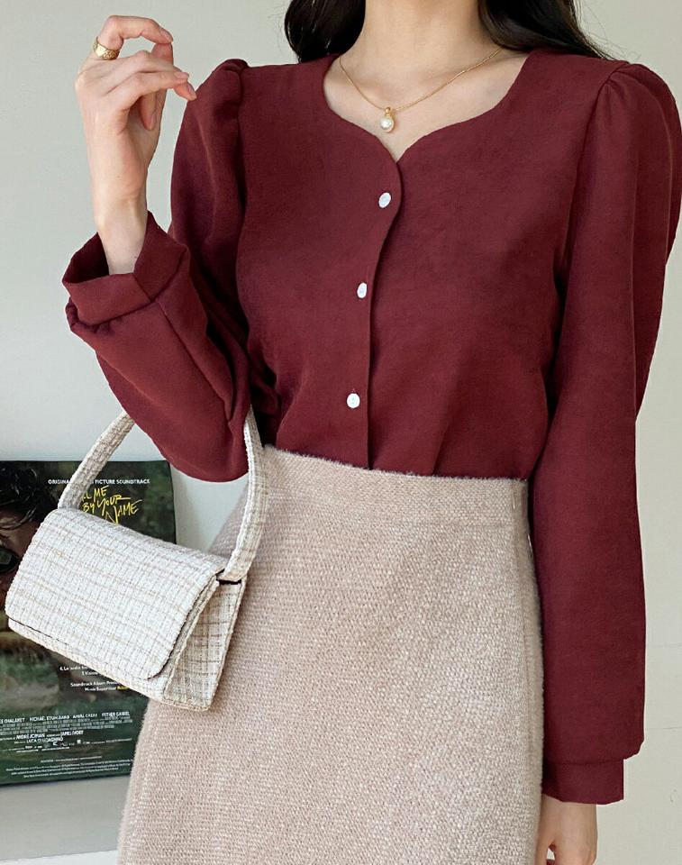 ハートネックボタンブラウス・全4色・t00452 レディース 【bl】トップス ブラウス 長袖 ハートネック 単色 無地 シンプル デコルテ 鎖骨 大人 シンプル ソフト ギャザー かわいい フェミニン 秋 冬 韓国ファッション ハイホリHIHOLLI