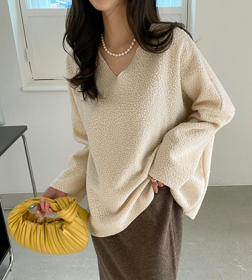 裏起毛VネックボアTシャツ・全3色・t00451 レディース 【tops】トップス 長袖 ボア 裏起毛 Vネック 単色 無地 シンプル カジュアル ラフ もこもこ 冬 韓国ファッション ハイホリHIHOLLI