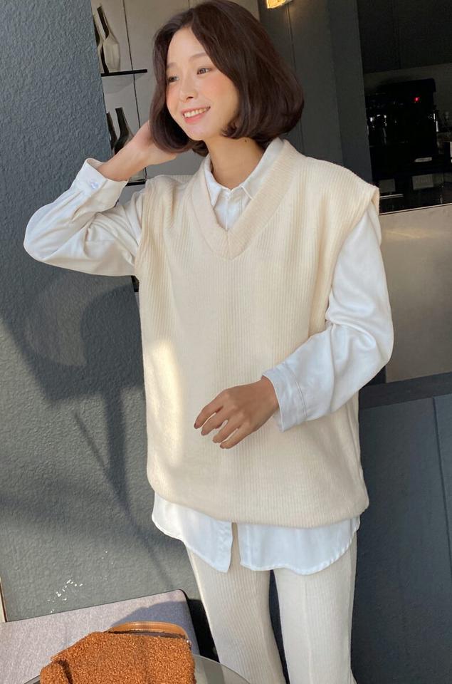 リブニットベスト&フレアパンツSET・全3色・t63299 レディース 【pt】韓国ファッション ボトムス ロング ロングパンツ ベスト セットアップ Vネック フレア スリット ウエストゴム 無地 シンプル 体型カバー カジュアル フェミニン 秋 冬