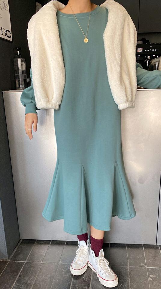 ≪人気商品再入荷≫裏起毛スウェットフレアワンピース・全4色・b63302 レディース 【ops】韓国ファッション ワンピース ロング丈 長袖 ラウンドネック 裏起毛 フレア ロング丈 ドロップショルダー 高見え 無地 シンプル カジュアル 秋 冬 人気