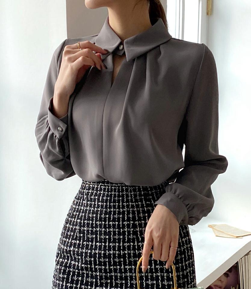 パール調ボタンスリットカラーブラウス・全3色・t00718 レディース 【bl】トップス ブラウス 長袖 スリット パールボタン 単色 無地 シンプル フェミニン スリット カットアウト 秋 冬 韓国ファッション ハイホリHIHOLLI