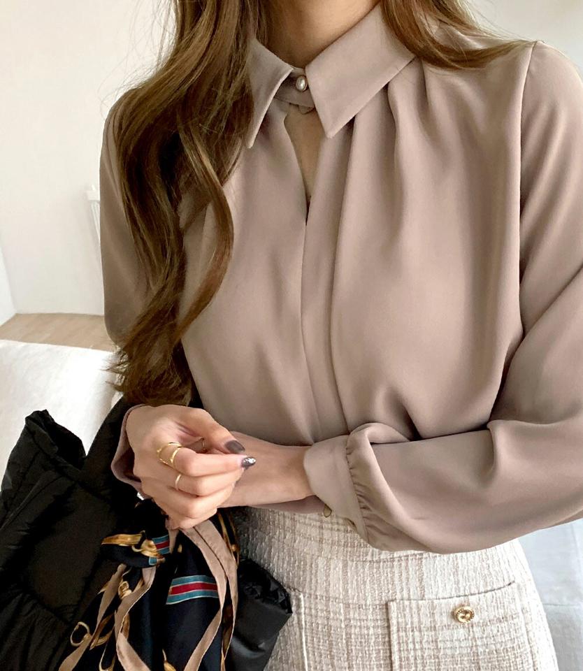 パール調ボタンスリットカラーブラウス・全3色・t00718 レディース 【bl】トップス ブラウス 長袖 スリット パールボタン 単色 無地 シンプル フェミニン スリット カットアウト 秋 冬 韓国ファッション ハイホリHIHOLLI