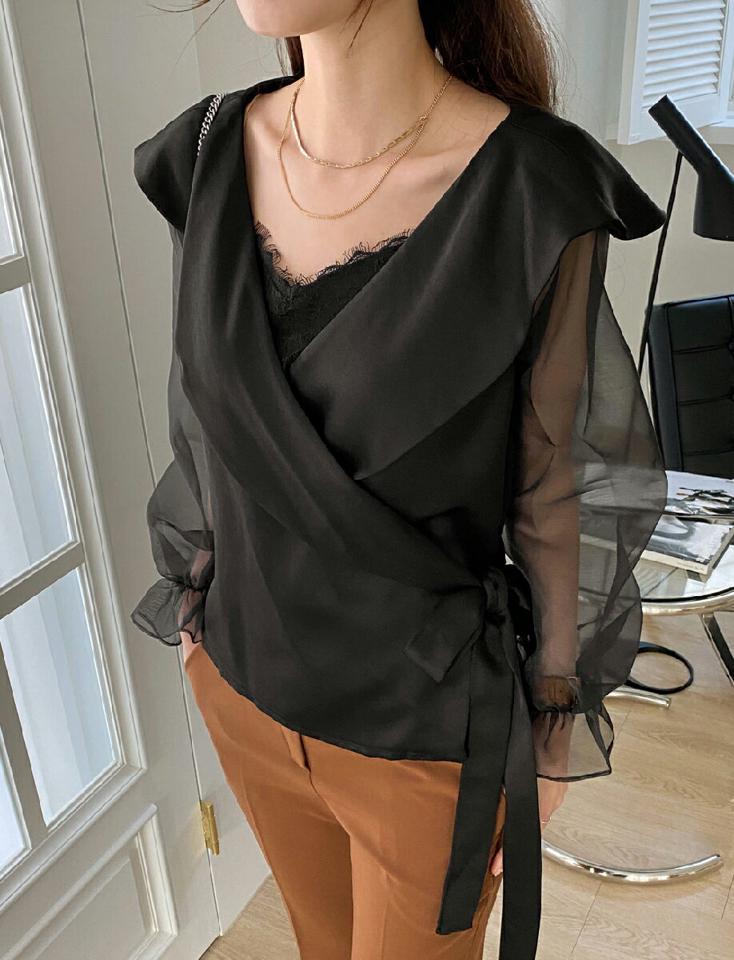 シースルースリーブラップブラウス・全2色・t00719 レディース 【bl】トップス ブラウス 長袖 透け感 シアー シースルー フェミニン 大人 きれいめ デコルテ 鎖骨 Vネック ストラップ 秋 冬 韓国ファッション ハイホリHIHOLLI