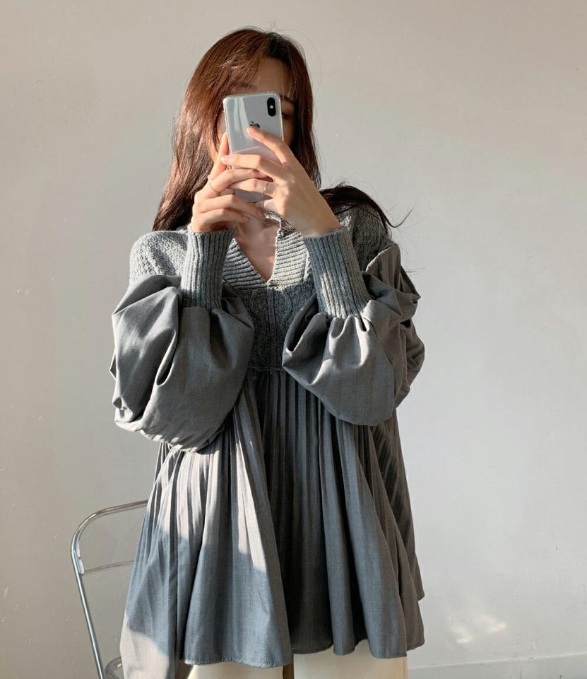 【只今10%OFF】プリーツブラウスドッキングニット・全4色・b62971 レディース 【tops】韓国ファッション トップス ブラウス 長袖 Vネック ニットドッキング プリーツ ケーブル編み リブ スリット シンプル 大人 体型カバー カジュアル フェミニン 秋 冬【ニットセール】