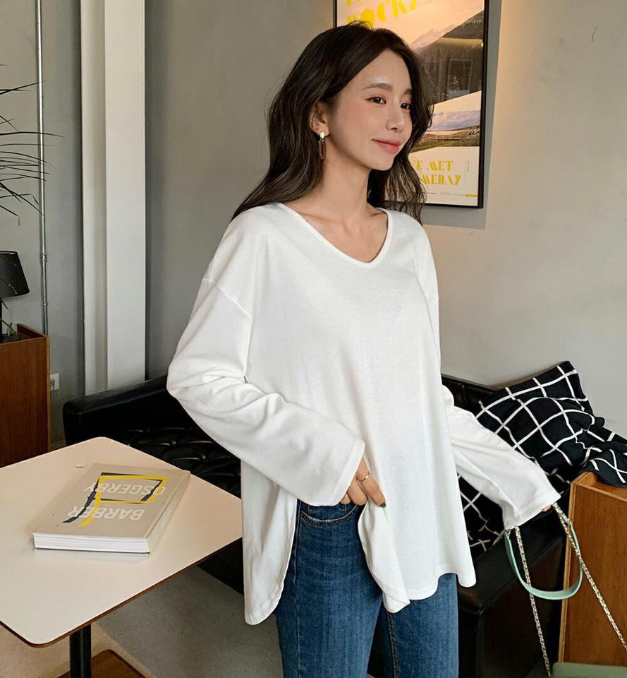 裏起毛VネックスリットTシャツ・全3色・b65829 レディース 【tops】韓国ファッション トップス Tシャツ 大人 長袖 Vネック 裏起毛 無地 シンプル ルーズ スリット アンバランス 体型カバー フェミニン カジュアル デイリー 秋 冬