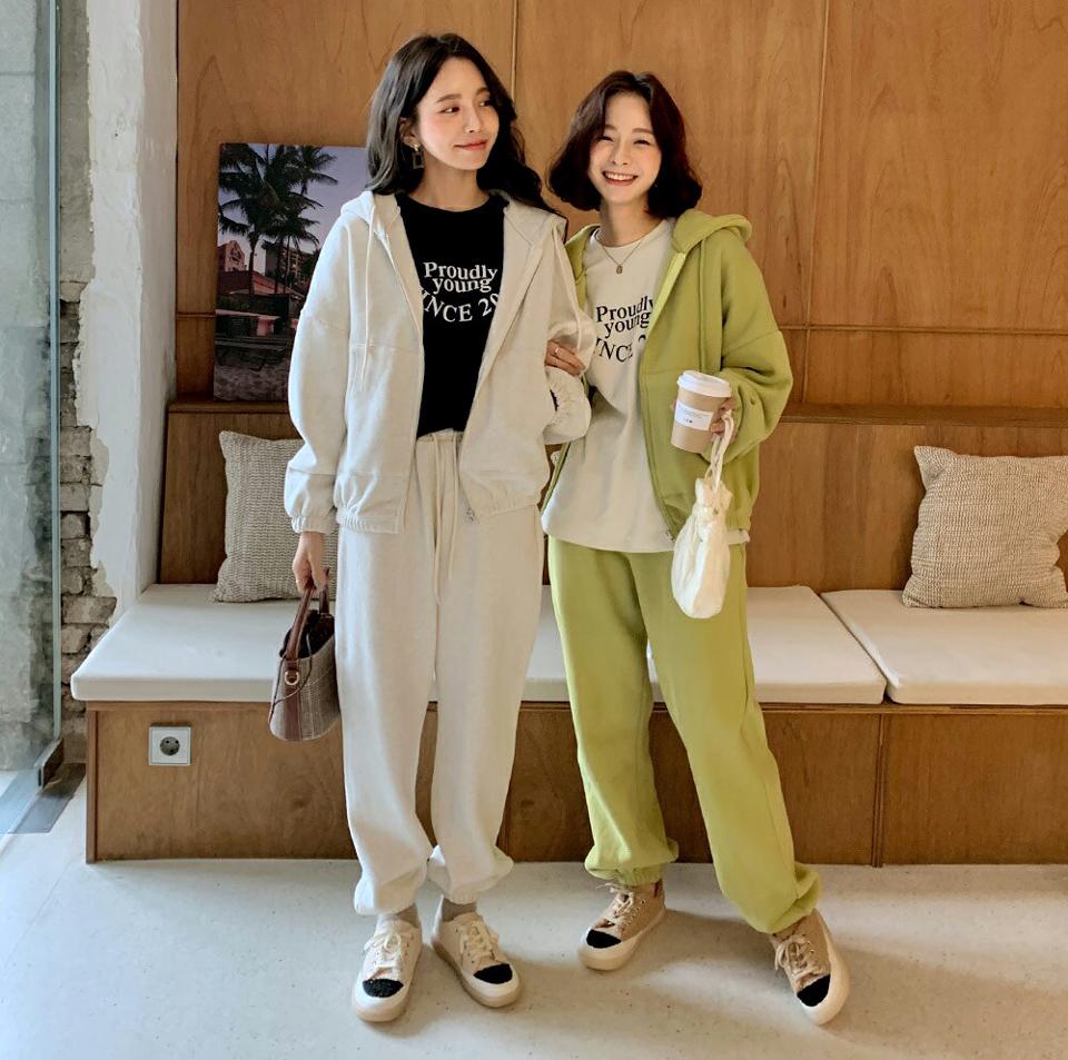 裏起毛マフポケフードジップアップ&ジョガーパンツSET・全4色・t65852 レディース 【jk】韓国ファッション アウター ジップアップ ジョガーパンツ セットアップ 長袖 フード 裏起毛 マフポケット シンプル 体型カバー カジュアル 秋 冬