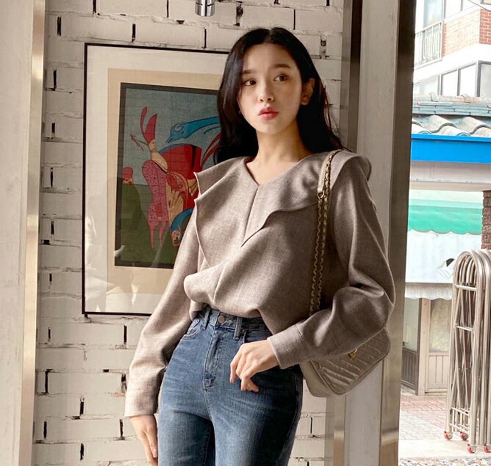 Vネックラッフルカラーブラウス・全2色・t01679 レディース 【bl】韓国ファッション トップス ブラウス 長袖 Vネック ラッフルカラー ボタン 大人 シンプル フェミニン ルーズ 上品 体型カバー 細身 ガーリー カジュアル 秋 冬 NIJU