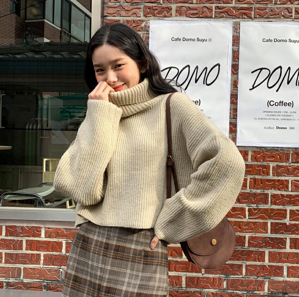クロップドタートルネックニット・全4色・t01655 レディース 【tops】韓国ファッション トップス ニット 長袖 タートルネック クロップド丈 カラーニット フェミニン 無地 シンプル ルーズ 異素材 体型カバー カジュアル 秋 冬 NIJU