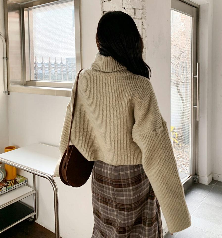 クロップドタートルネックニット・全4色・t01655 レディース 【tops】韓国ファッション トップス ニット 長袖 タートルネック クロップド丈 カラーニット フェミニン 無地 シンプル ルーズ 異素材 体型カバー カジュアル 秋 冬 NIJU