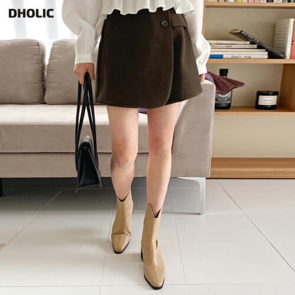 ボタンラップ風ショートパンツ・全2色・t01725 レディース 【pt】韓国ファッション ボトムス パンツ ショート ショートパンツ ボタン ラップ風 ショート丈 ポケット 無地 シンプル 美脚 足長 細身 着痩せ 体型カバー ガーリー 楽ちん 秋 冬 NIJU