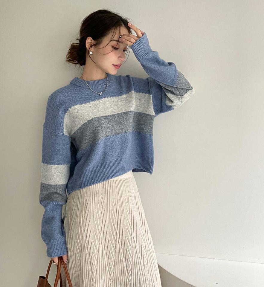 スカラップボーダークロップドニット・全3色・b00502 レディース 【tops】トップス ニット 長袖 クロップド丈 短丈 ボーダー柄 マルチボーダー カジュアル ラフ ラウンドネック ウール カラーニット 水色 秋 冬 韓国ファッション ハイホリHIHOLLI 年上