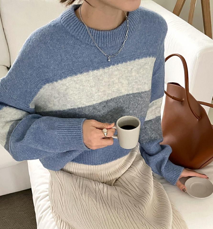 スカラップボーダークロップドニット・全3色・b00502 レディース 【tops】トップス ニット 長袖 クロップド丈 短丈 ボーダー柄 マルチボーダー カジュアル ラフ ラウンドネック ウール カラーニット 水色 秋 冬 韓国ファッション ハイホリHIHOLLI 年上