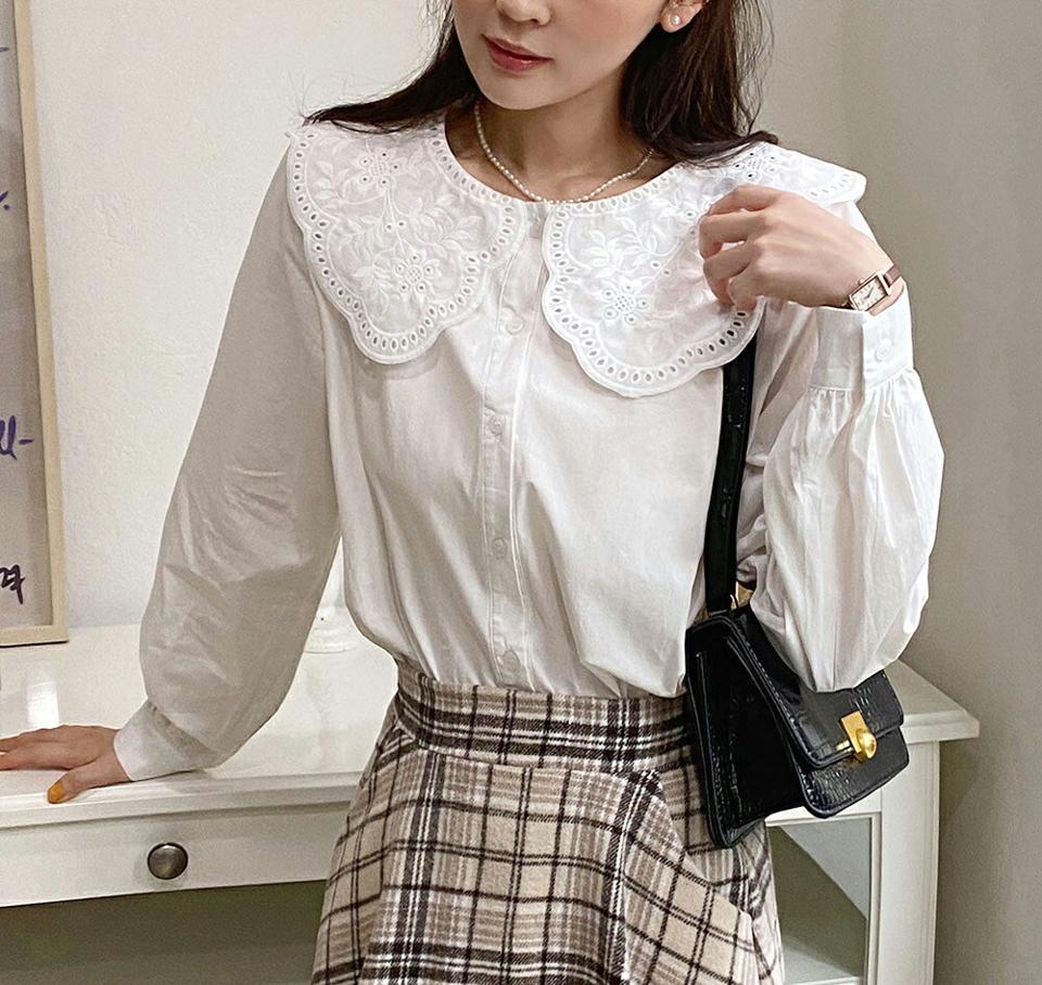 レースセーラーカラーブラウス・全2色・b65872 レディース 【bl】韓国ファッション トップス ブラウス 長袖 ラウンドネック レース セーラーカラー 襟コン ボタン ギャザー カフス シンプル 大人 体型カバー カジュアル フェミニン 秋 冬