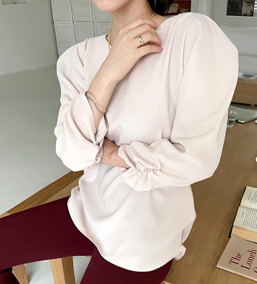 シャーリングスリーブブラウス・全4色・t00495 レディース 【bl】トップス ブラウス 長袖 シャーリング 単色 無地 シンプル フェミニン きれいめ 大人 水色 オフィスカジュアル 秋 冬 韓国ファッション ハイホリHIHOLLI
