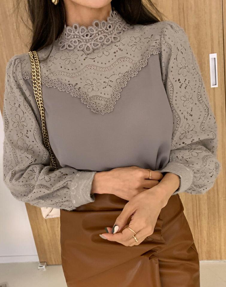 起毛レースドッキングブラウス・全2色・b66364 レディース 【bl】韓国ファッション トップス ブラウス 長袖 ハートネック 花柄 フラワー ウェーブ 起毛 レース ドッキング ボタン シンプル 大人 体型カバー カジュアル フェミニン 秋 冬