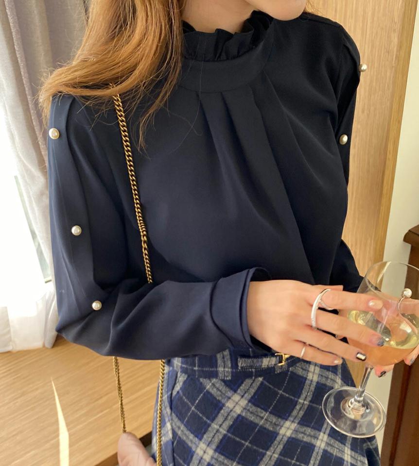 パール調ラインフリルネックブラウス・全4色・t71280 レディース 【bl】トップス ブラウス 長袖 パールボタン フリル フェミニン 上品 大人 フリルネック 襟コン かわいい 秋 冬 韓国ファッション ハイホリHIHOLLI