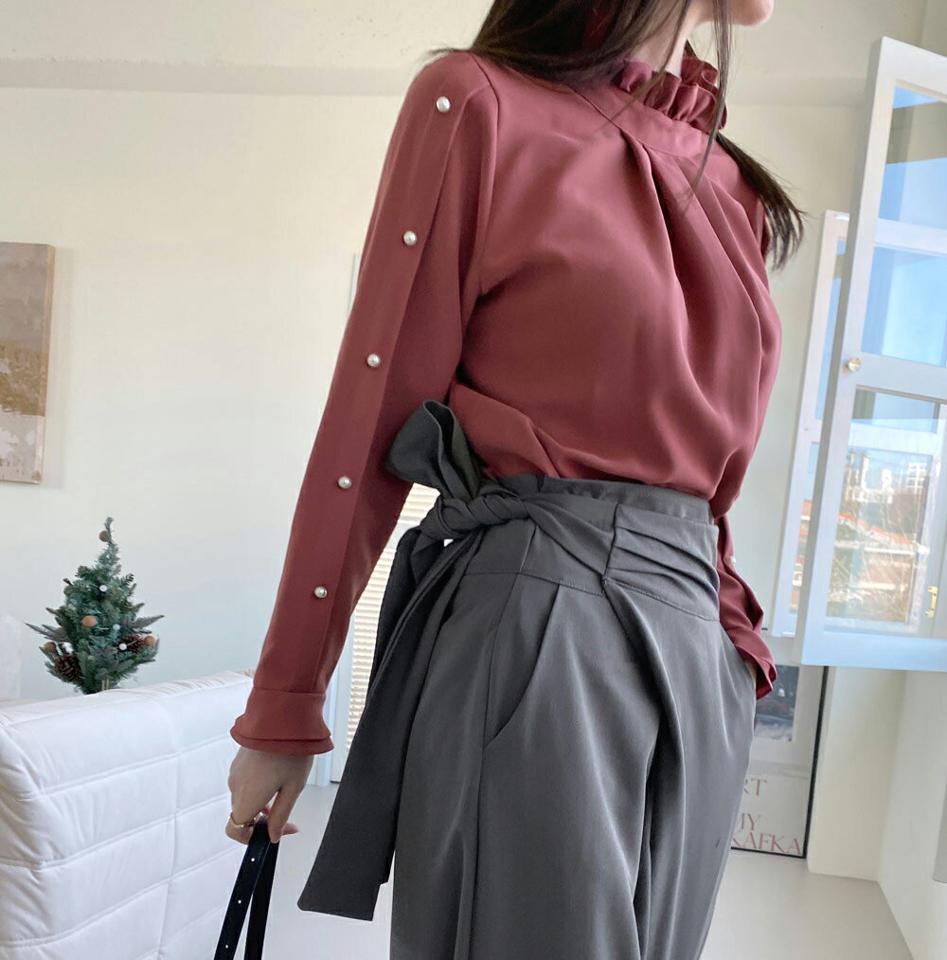 パール調ラインフリルネックブラウス・全4色・t71280 レディース 【bl】トップス ブラウス 長袖 パールボタン フリル フェミニン 上品 大人 フリルネック 襟コン かわいい 秋 冬 韓国ファッション ハイホリHIHOLLI