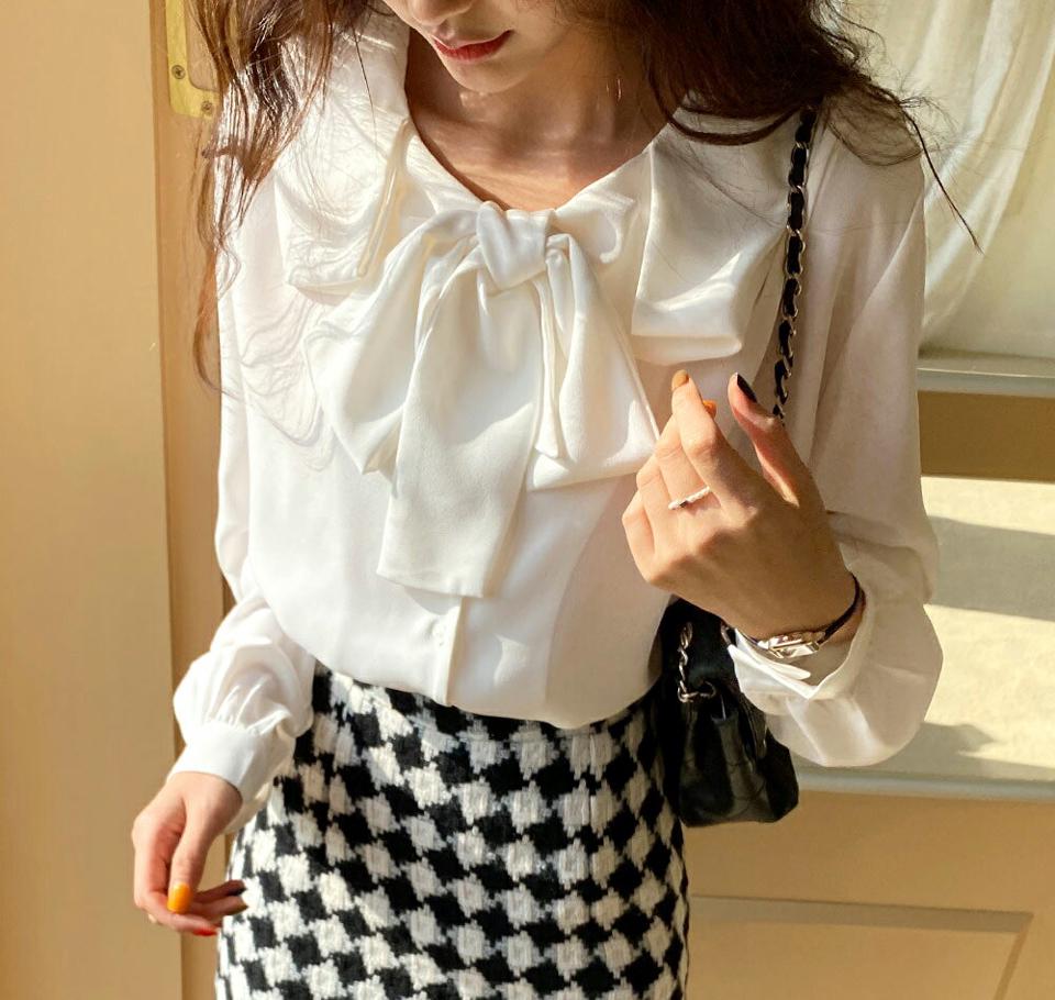 ボウタイカラーブラウス・全3色・63050 レディース 【bl】韓国ファッション トップス ブラウス 長袖 カラーネック ボウタイ リボン カフス ボタン 襟コン 無地 シンプル 大人 体型カバー カジュアル フェミニン 秋 冬