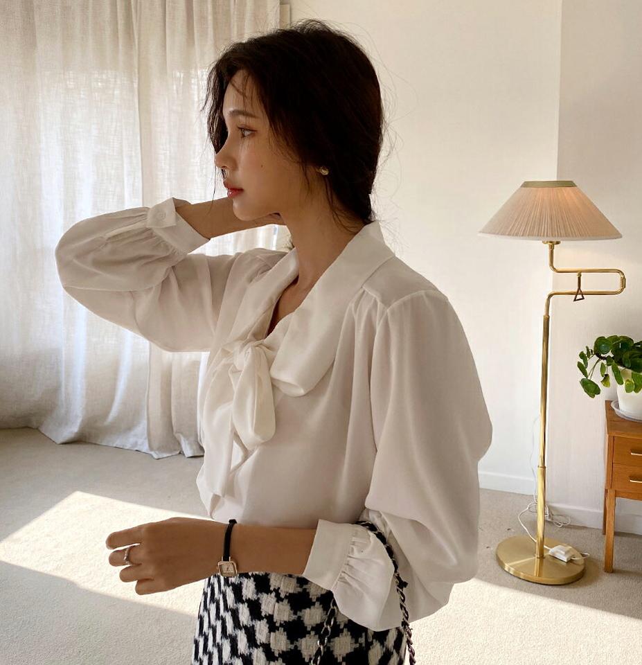 ボウタイカラーブラウス・全3色・63050 レディース 【bl】韓国ファッション トップス ブラウス 長袖 カラーネック ボウタイ リボン カフス ボタン 襟コン 無地 シンプル 大人 体型カバー カジュアル フェミニン 秋 冬