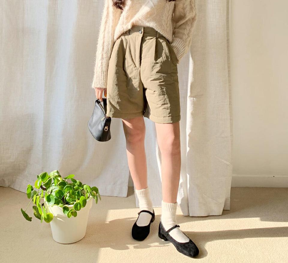 中綿ハーフパンツ・全3色・t63063 レディース 【pt】韓国ファッション ボトムス ハーフ ハーフパンツ 中綿 ツータック ハーフ丈 ワイド 無地 シンプル 体型カバー 足長 美脚 フェミニン カジュアル 秋 冬