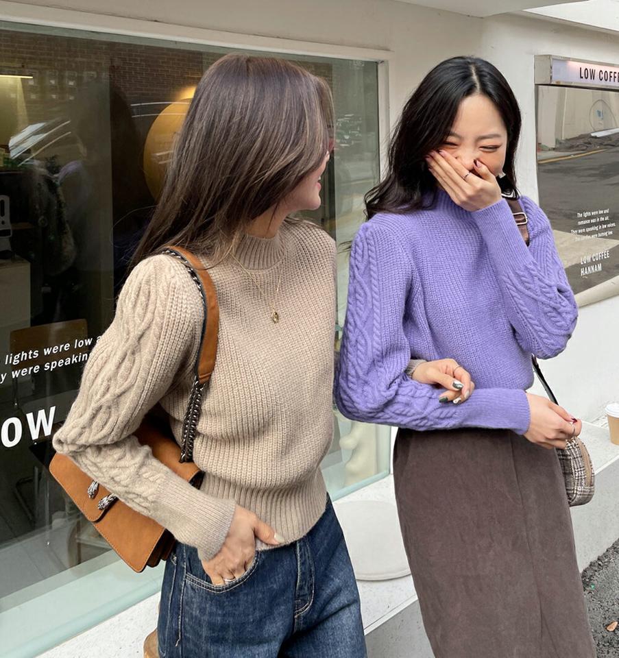 【只今10%OFF】ケーブルスリーブクロップドニット・全2色・b65946 レディース 【tops】韓国ファッション トップス ニット 大人 長袖 ハーフネック ケーブル編み スリーブ クロップド丈 ウール混 無地 シンプル 体型カバー フェミニン ガーリー 秋 冬【ニットセール】